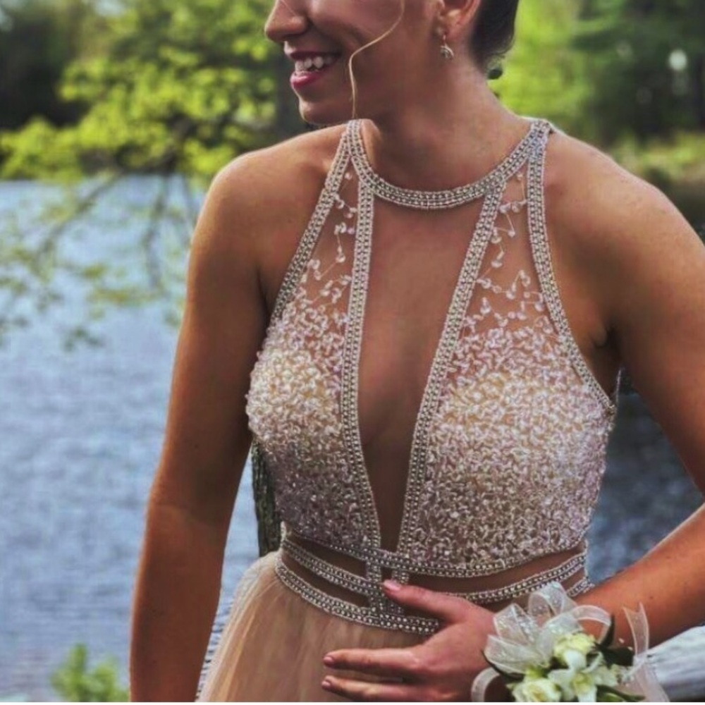 Prom dress only worn once and in great condition! - Picture 2 of 6